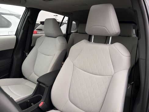 Used 2023 Toyota Corolla Cross LE image 9