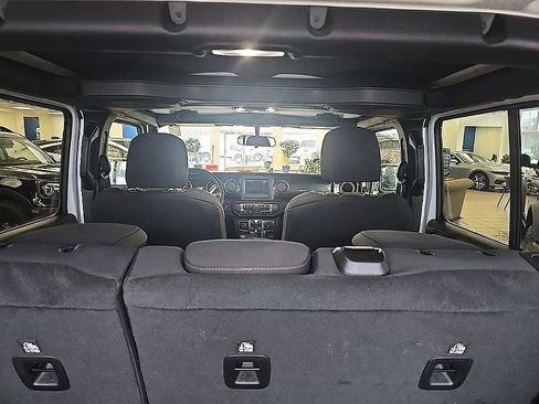 Used 2022 Jeep Wrangler Unlimited Sport image 30