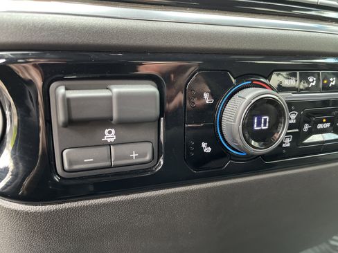 Used 2025 Chevrolet Silverado 1500 LT image 33