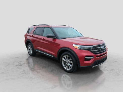 Certified 2024 Ford Explorer XLT w/ Equipment Group 202A AWD/4WD image 2