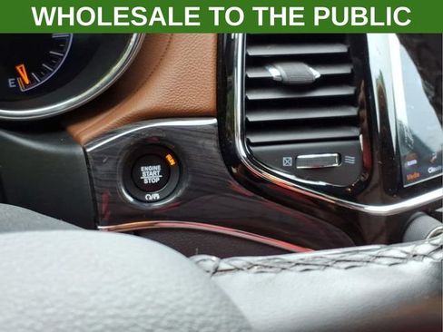 Used 2020 Jeep Grand Cherokee Overland AWD/4WD image 24