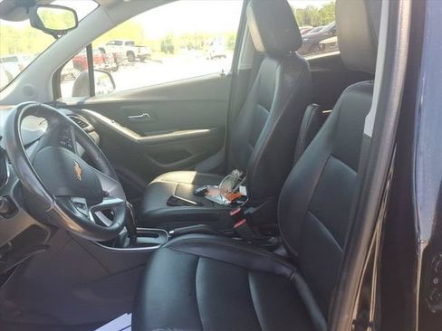 Used 2022 Chevrolet Trax LT w/ Premium Seat Package AWD/4WD image 10