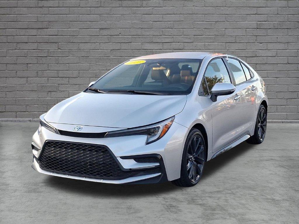 Used 2025 Toyota Corolla SE FWD image 3