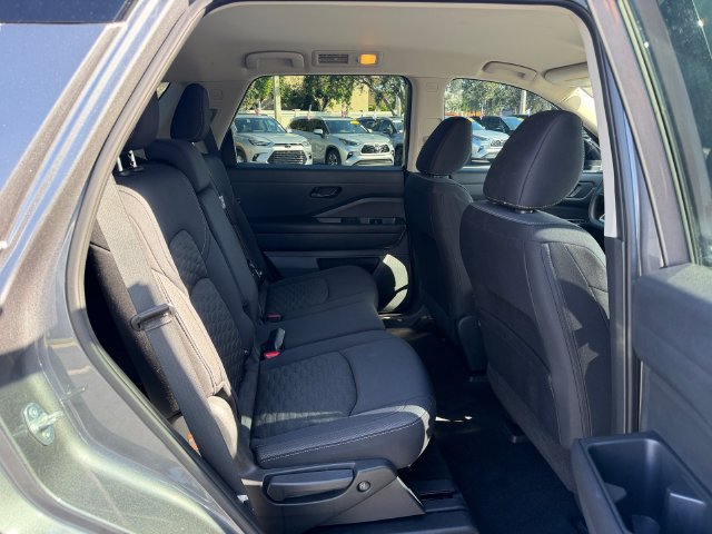 Used 2023 Nissan Pathfinder S FWD image 16