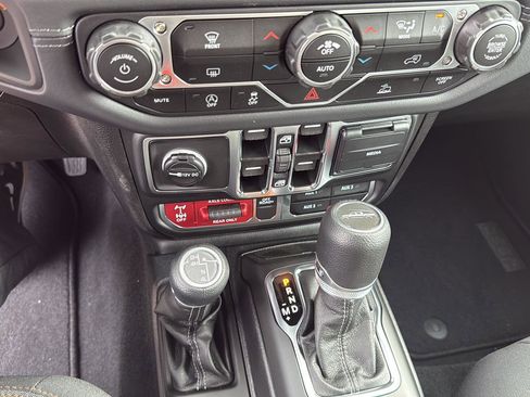 New 2025 Jeep Gladiator Mojave image 20