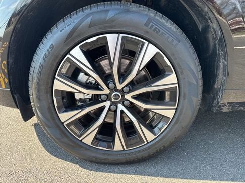 Certified 2025 Volvo XC60 B5 Plus AWD/4WD image 9