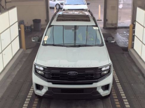Used 2025 Ford Expedition Max Active AWD/4WD image 2