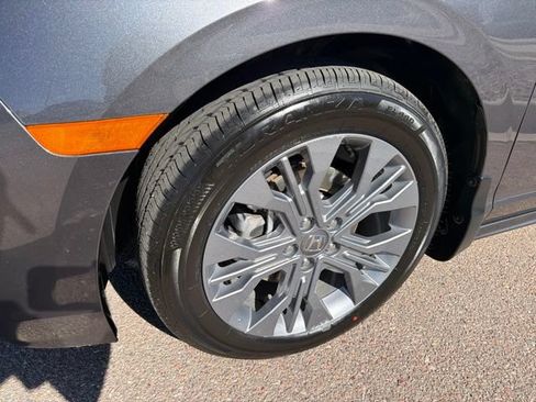 Used 2025 Honda Odyssey Touring image 4