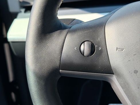 Used 2024 Tesla Model Y Performance AWD/4WD image 27