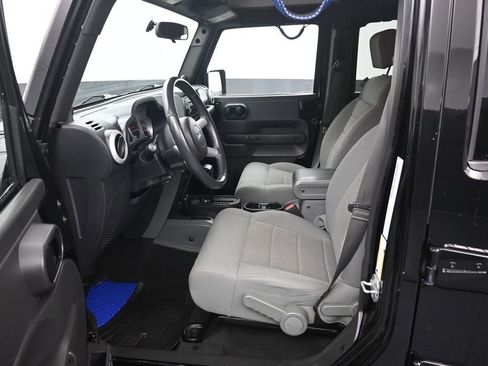 Used 2009 Jeep Wrangler Unlimited Sahara AWD/4WD image 9