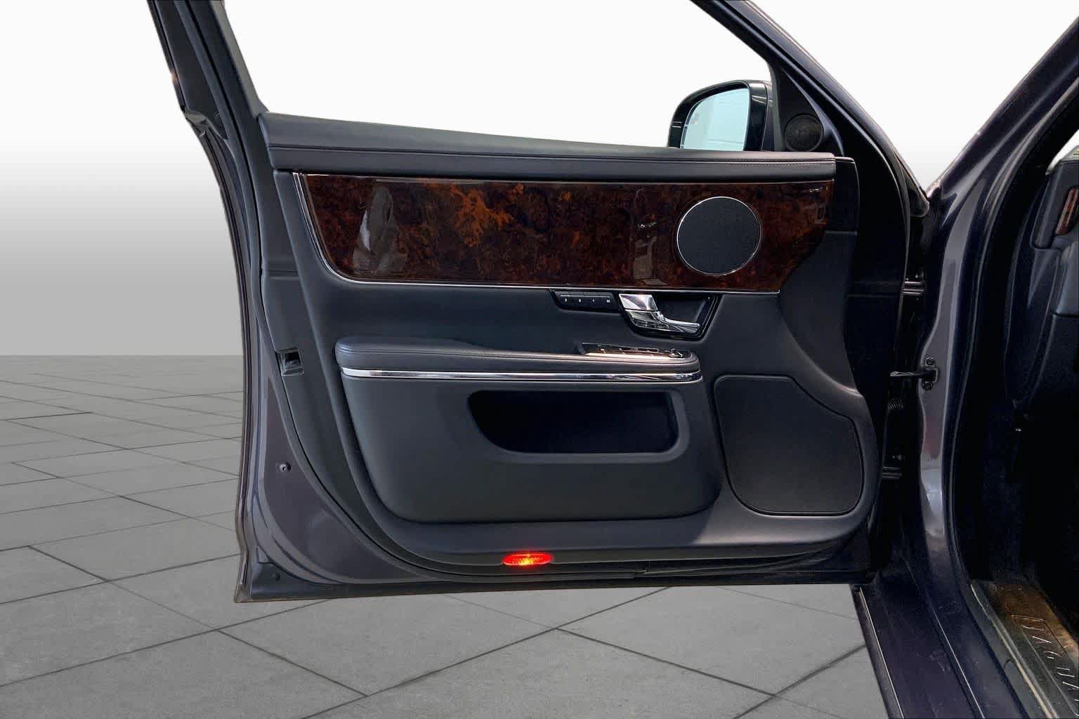 Used 2011 Jaguar XJ RWD image 21