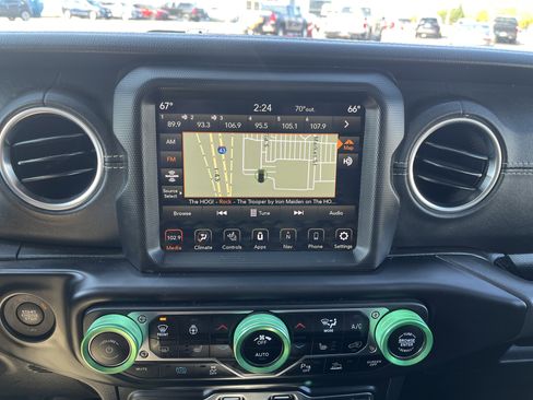 Used 2022 Jeep Wrangler Unlimited Sahara w/ Cold Weather Group image 20