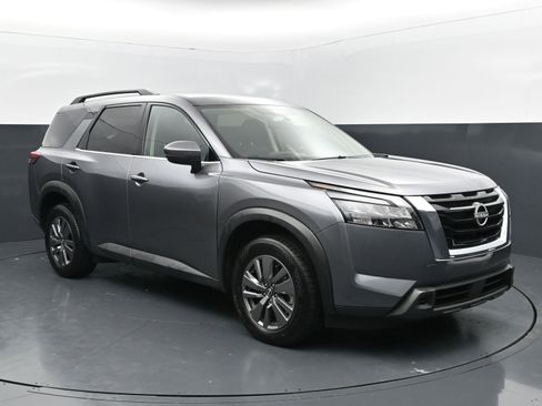 Used 2025 Nissan Pathfinder SV AWD/4WD image 7