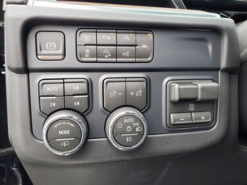 New 2026 Chevrolet Suburban High Country AWD/4WD image 10