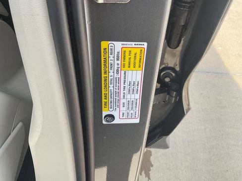 Used 2021 Volvo XC60 T5 Momentum w/ Premium Package image 30