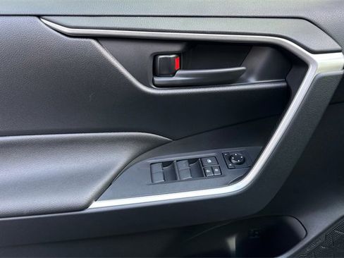 Used 2025 Toyota RAV4 LE image 9
