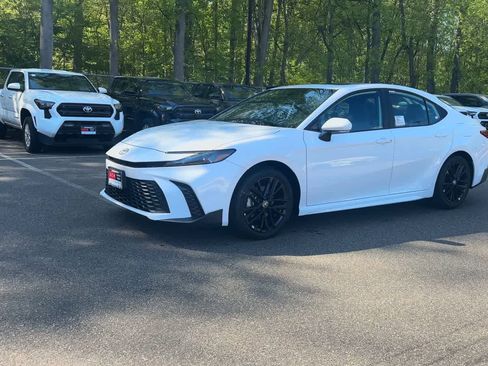 New 2026 Toyota Camry SE FWD image 4