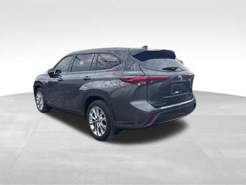 Used 2023 Toyota Highlander Limited image 3