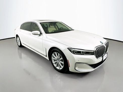 Used 2022 BMW 740i image 3