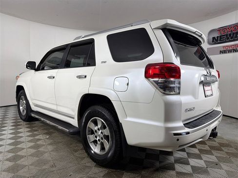 Used 2011 Toyota 4Runner SR5 w/ Convenience Pkg image 6