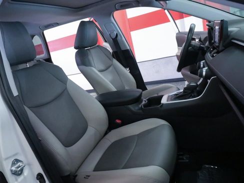 Used 2022 Toyota RAV4 XLE Premium image 21