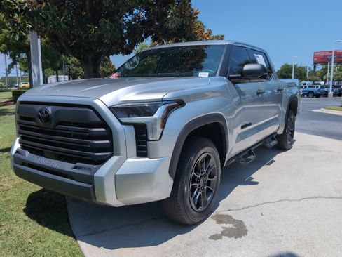 Used 2023 Toyota Tundra SR5 w/ SR5 Convenience Package AWD/4WD image 5