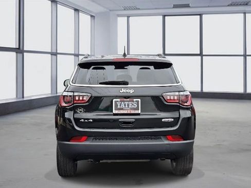 Used 2023 Jeep Compass Latitude AWD/4WD image 5