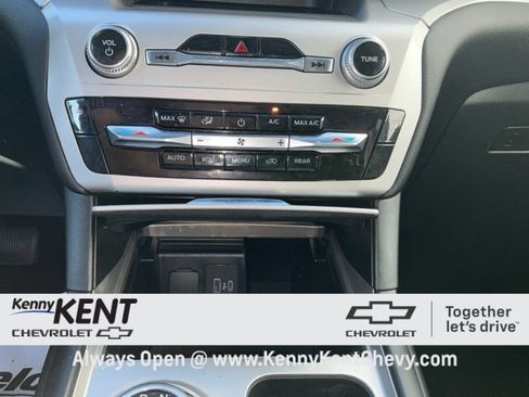 Used 2022 Ford Explorer XLT w/ Class IV Trailer Tow Package image 32