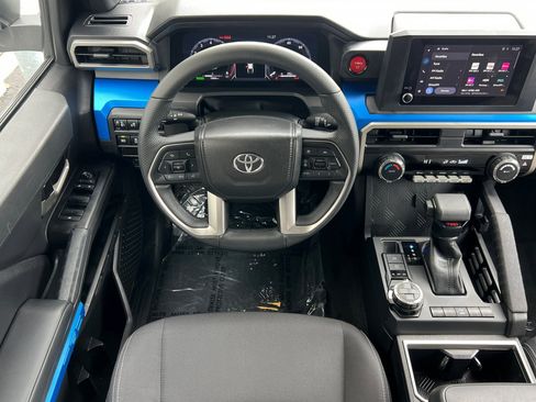 Certified 2025 Toyota Tacoma TRD Off-Road image 14