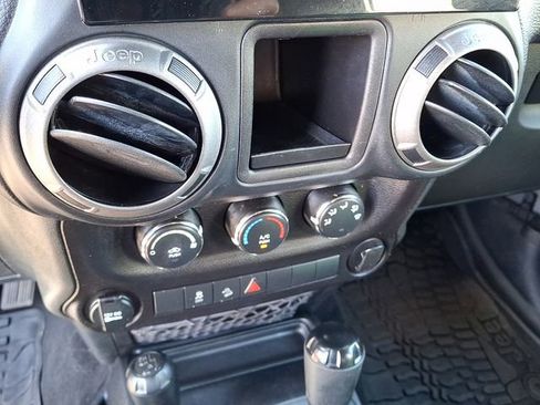 Used 2018 Jeep Wrangler Unlimited Sport AWD/4WD image 12