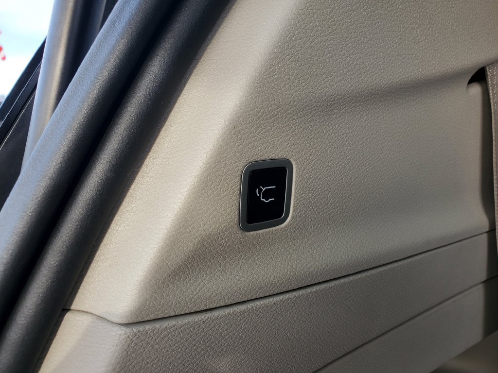 Used 2024 Chrysler Pacifica Touring-L FWD image 8
