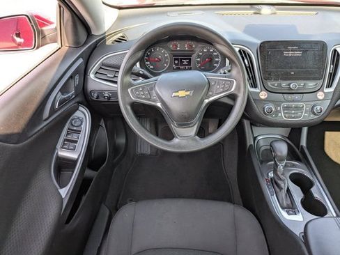 Used 2025 Chevrolet Malibu LT FWD image 17