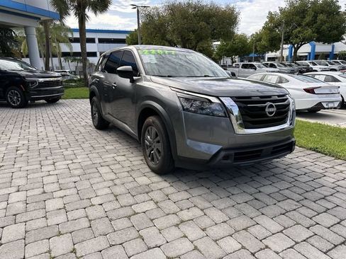 Used 2024 Nissan Pathfinder S FWD image 16