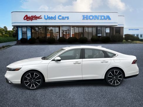 Used 2025 Honda Accord Touring image 2