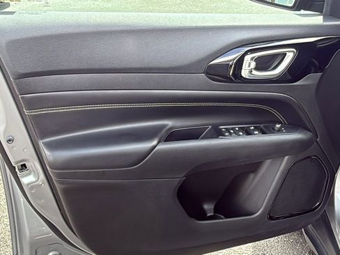 Used 2022 Jeep Compass Latitude FWD image 10