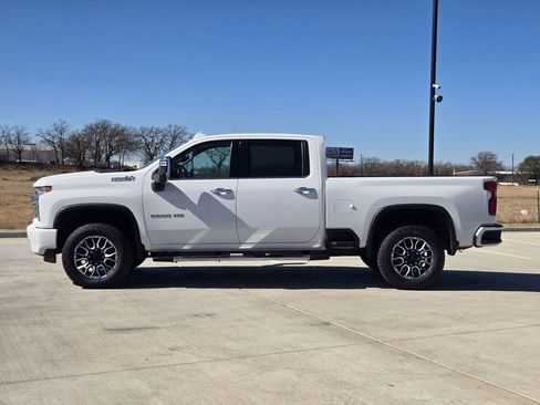 Used 2022 Chevrolet Silverado 2500 High Country w/ Technology Package image 3