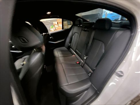 Used 2025 BMW 330i Sedan w/ Convenience Package RWD image 28