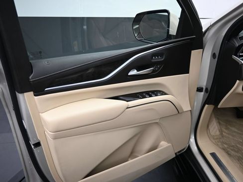 Certified 2024 Cadillac Escalade ESV Premium Luxury AWD/4WD image 13