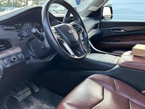 Used 2017 Cadillac Escalade Luxury AWD/4WD image 14