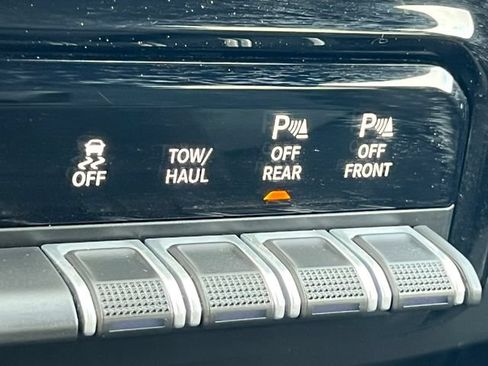 Used 2025 RAM 2500 Big Horn AWD/4WD image 31