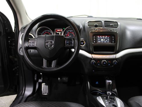 Used 2020 Dodge Journey SE w/ Blacktop Package image 2