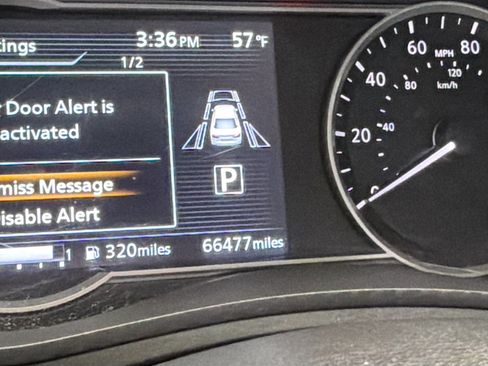 Used 2022 Nissan Versa SR image 8