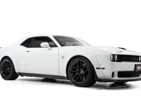 Used 2018 Dodge Challenger SRT Hellcat RWD image 6