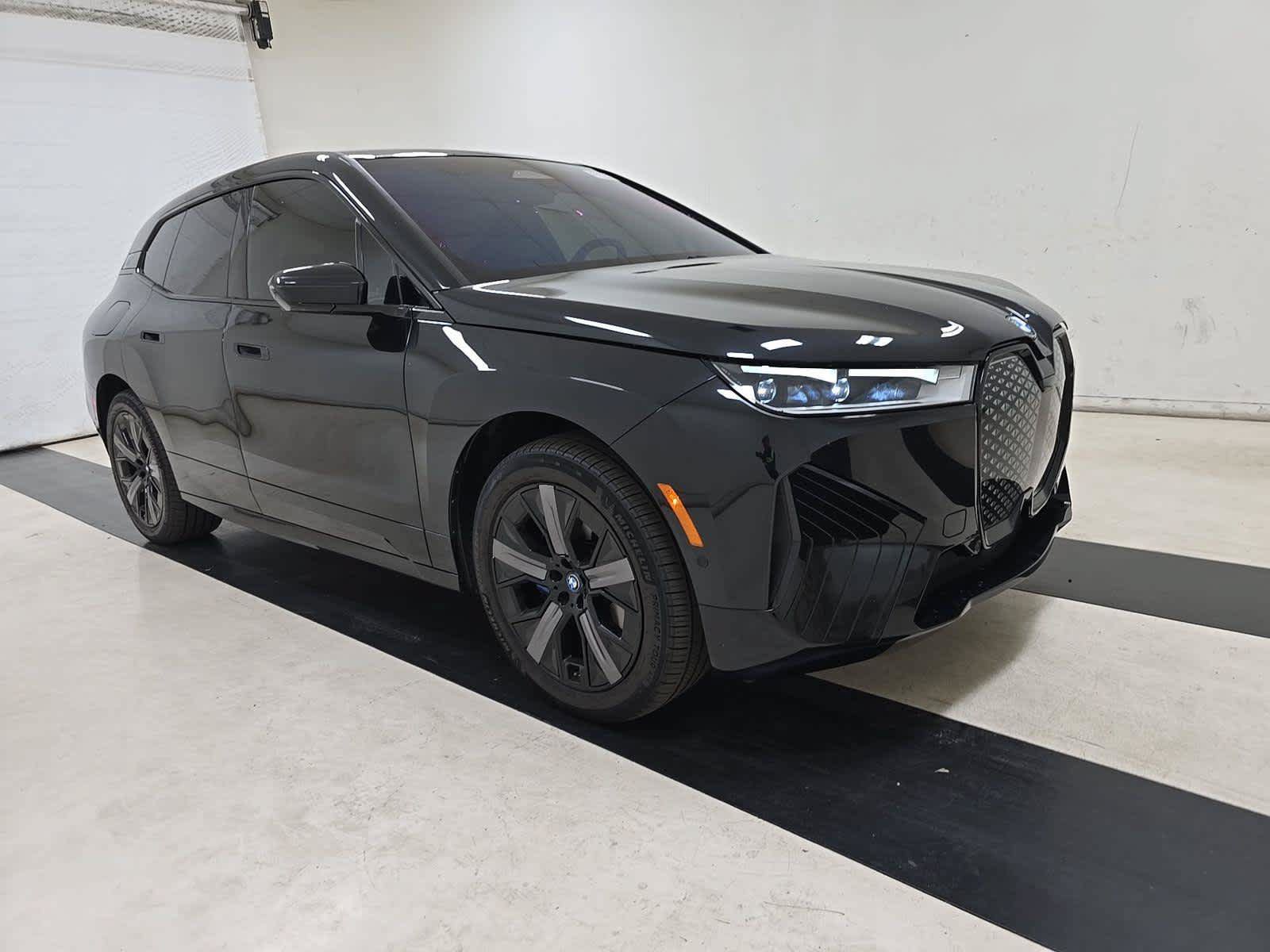 Used 2023 BMW iX xDrive50 w/ Sport Package AWD/4WD image 2