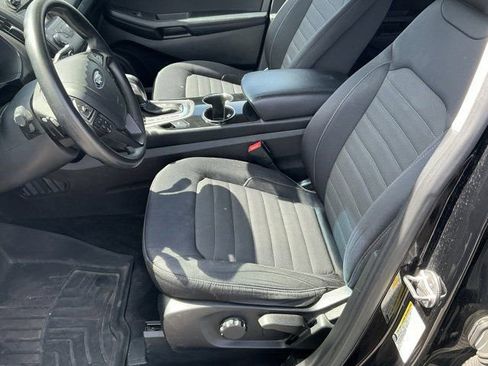 Used 2017 Ford Edge SE image 21