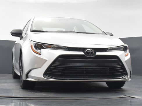 Used 2023 Toyota Corolla LE FWD image 28