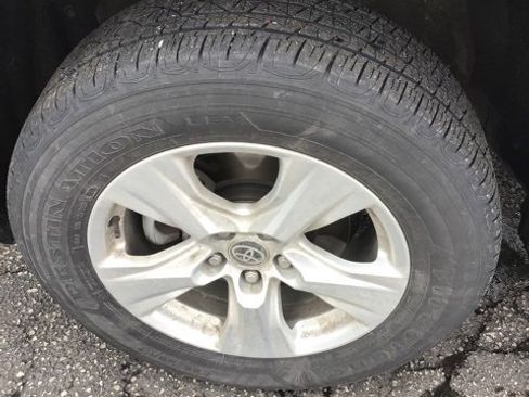 Used 2021 Toyota RAV4 XLE image 5