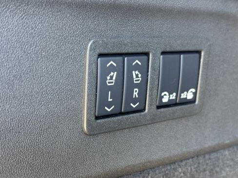 Certified 2025 Cadillac Escalade IQ Luxury 2 w/ LPO, Premium Carpet Package AWD/4WD image 10