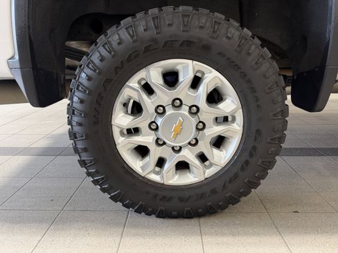 Used 2024 Chevrolet Silverado 2500 LTZ w/ LTZ Texas Edition image 11