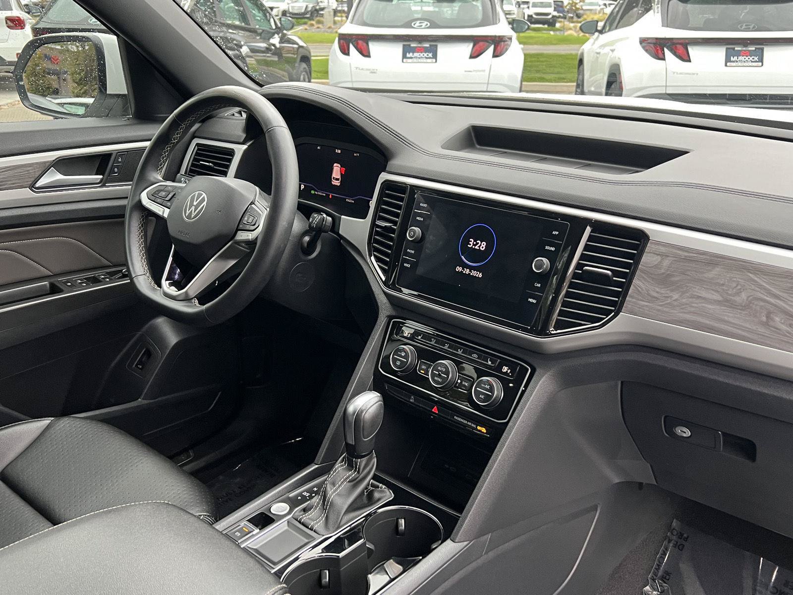 Used 2022 Volkswagen Atlas Cross Sport SE FWD image 3